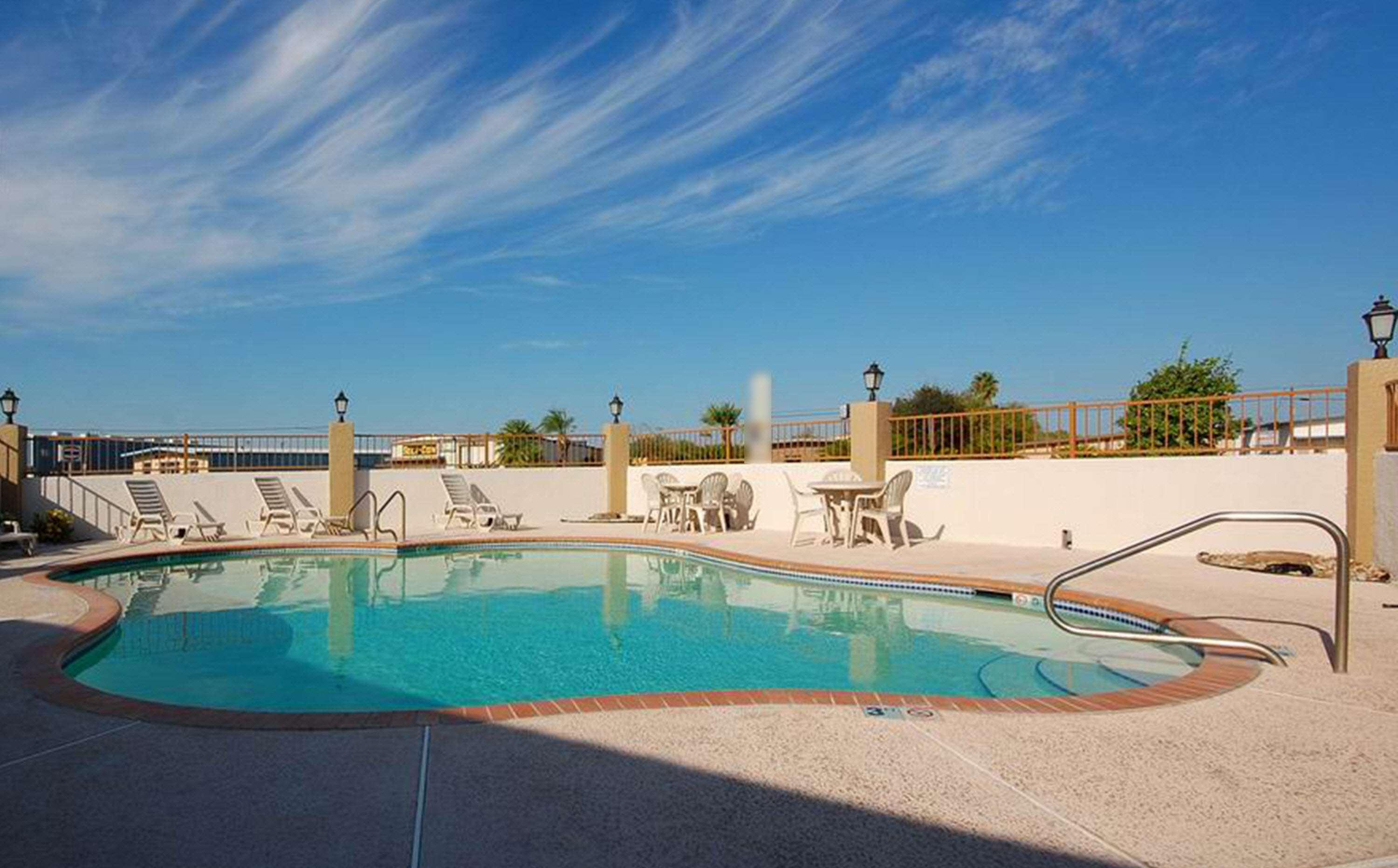Best Western Plus Emerald Inn & Suites Garden City Zewnętrze zdjęcie